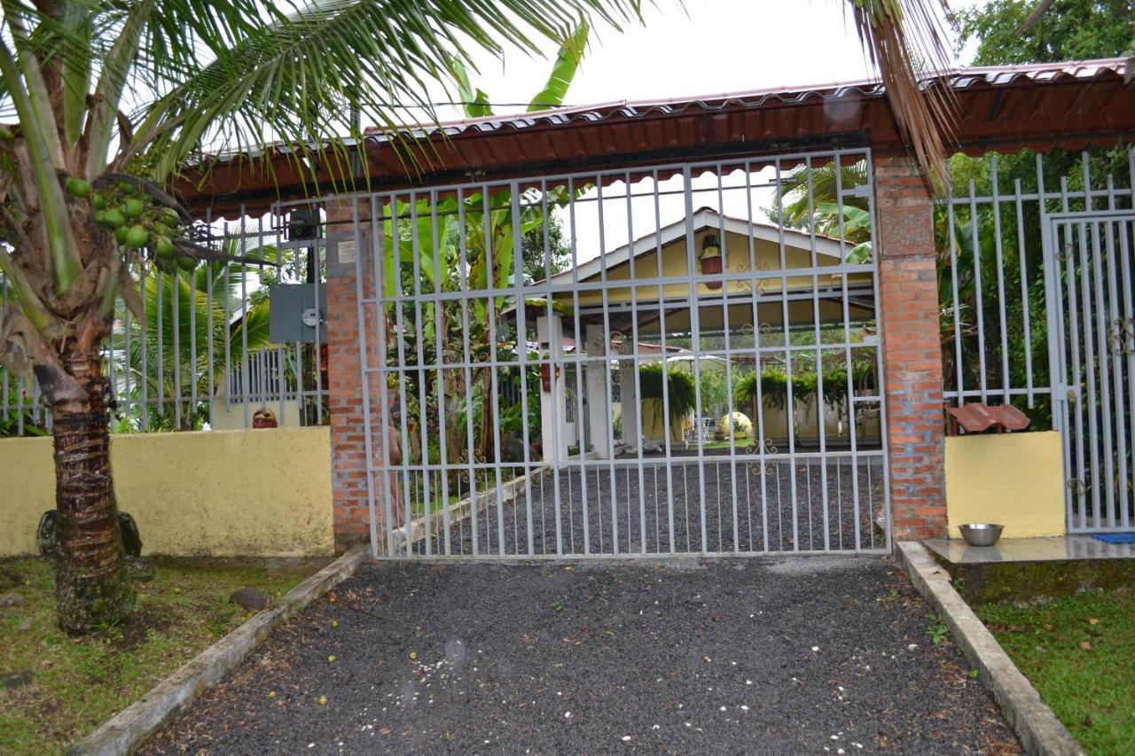 Casa Sophia 3 Listings Apartment 1 Or Apartment 2 Separately Or Apt 1 And 2 Together All With Fo Internet Guápiles Exteriör bild